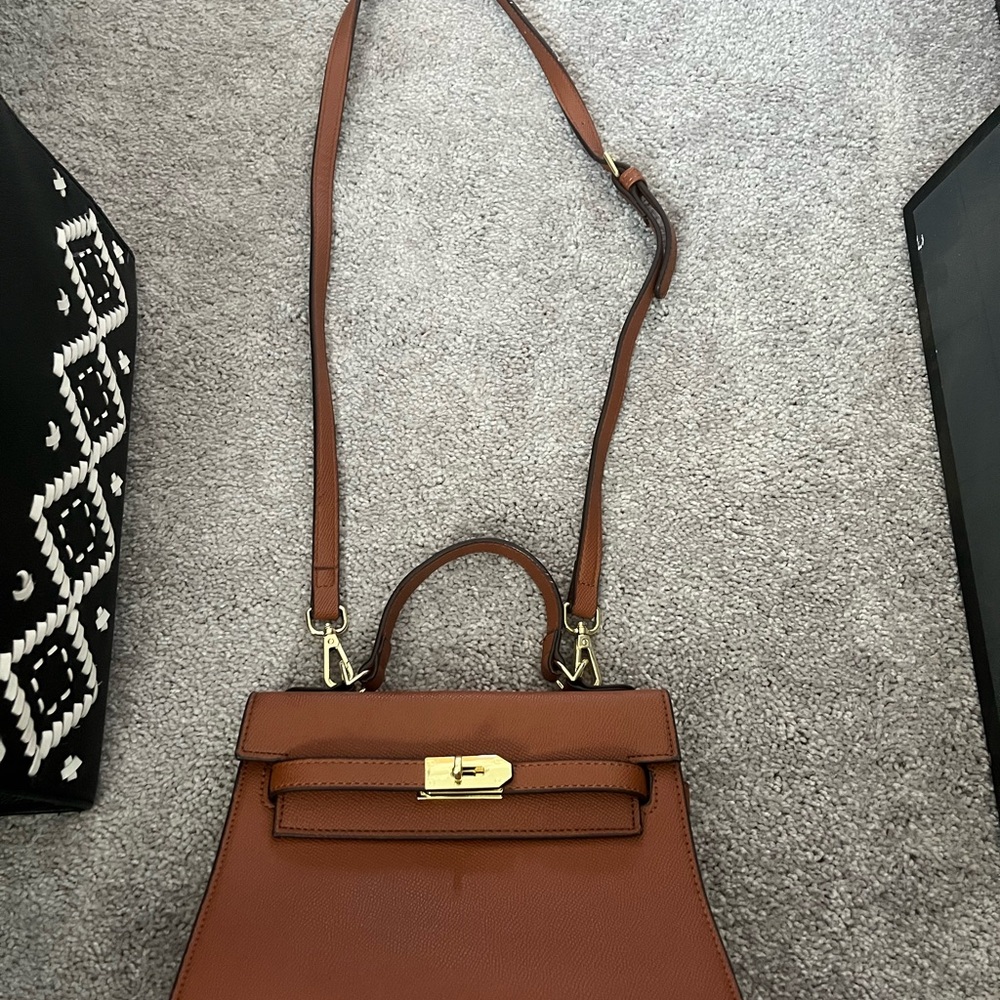 Elegant Brown Leather Handbag